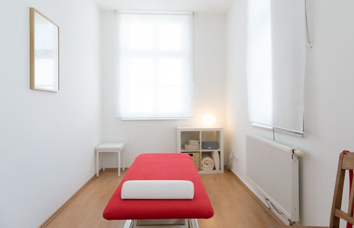 Physiotherapeut Leipzig Zentrum - Physiotherapie im Schuhmanns Eck - Osteopathie - Lymphdrainage - Krankengymnastik - Sylvi Westphal-Doll - Praxis Behandlung